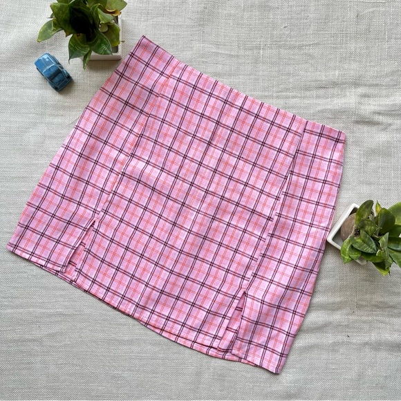 SHEIN Dresses & Skirts - NWOT Pink Plaid Skirt, High-Rise mini skirt with front slits